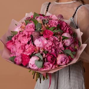 Букет в розовых тонах с гортензией и розами R1717